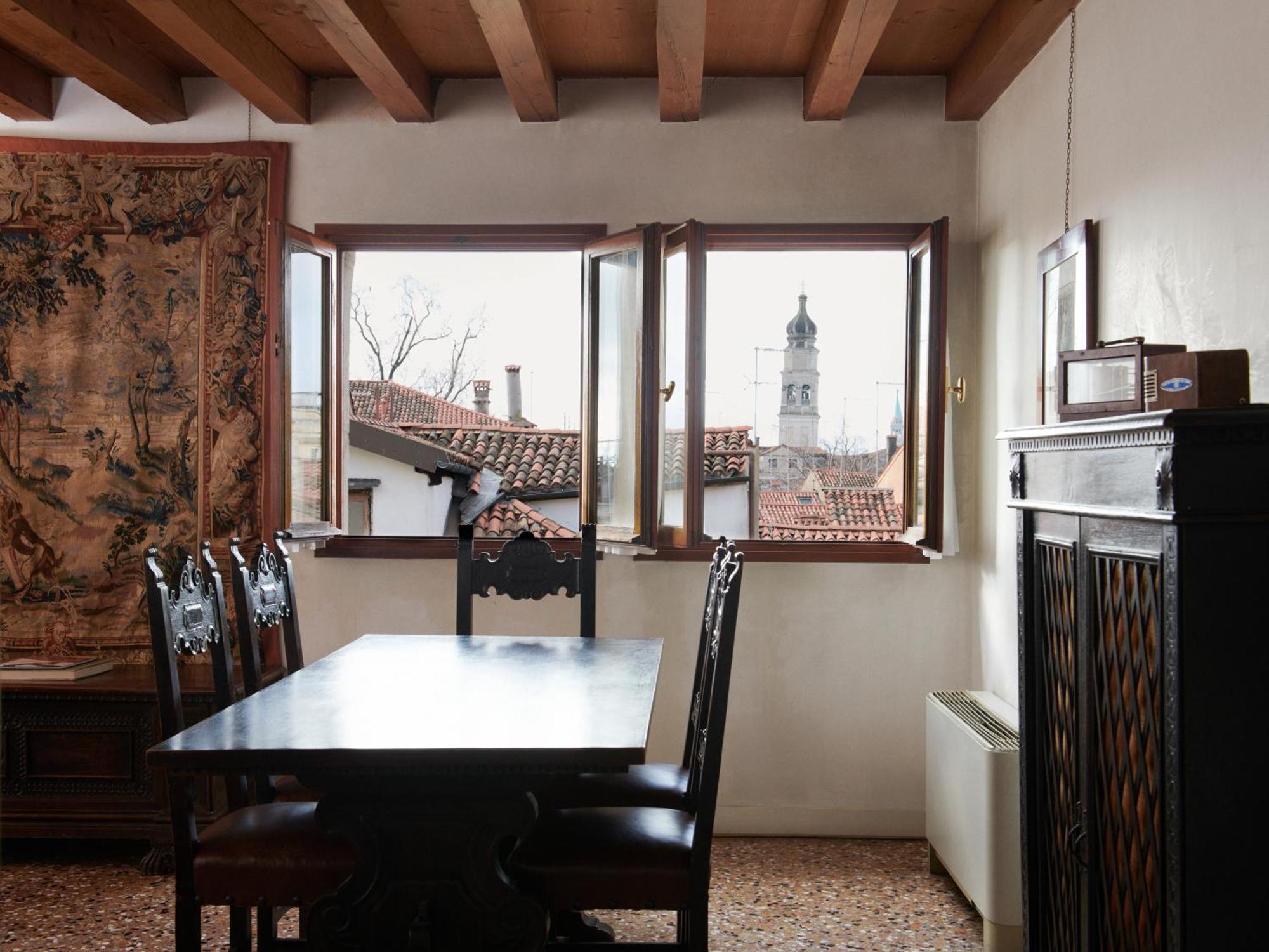 Palazzo Contarini Della Porta Di Ferro