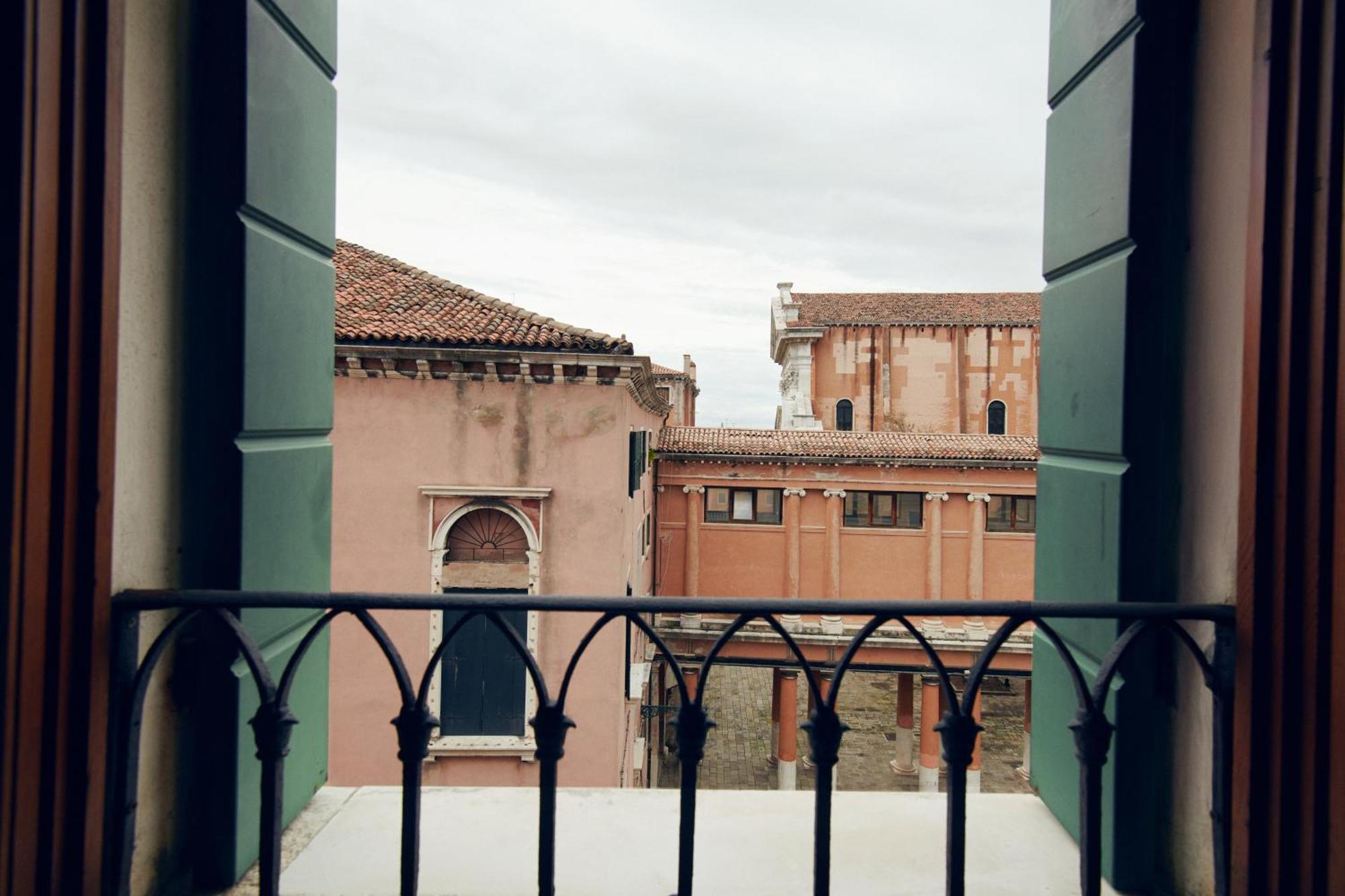 Palazzo Contarini Della Porta Di Ferro * Venezia